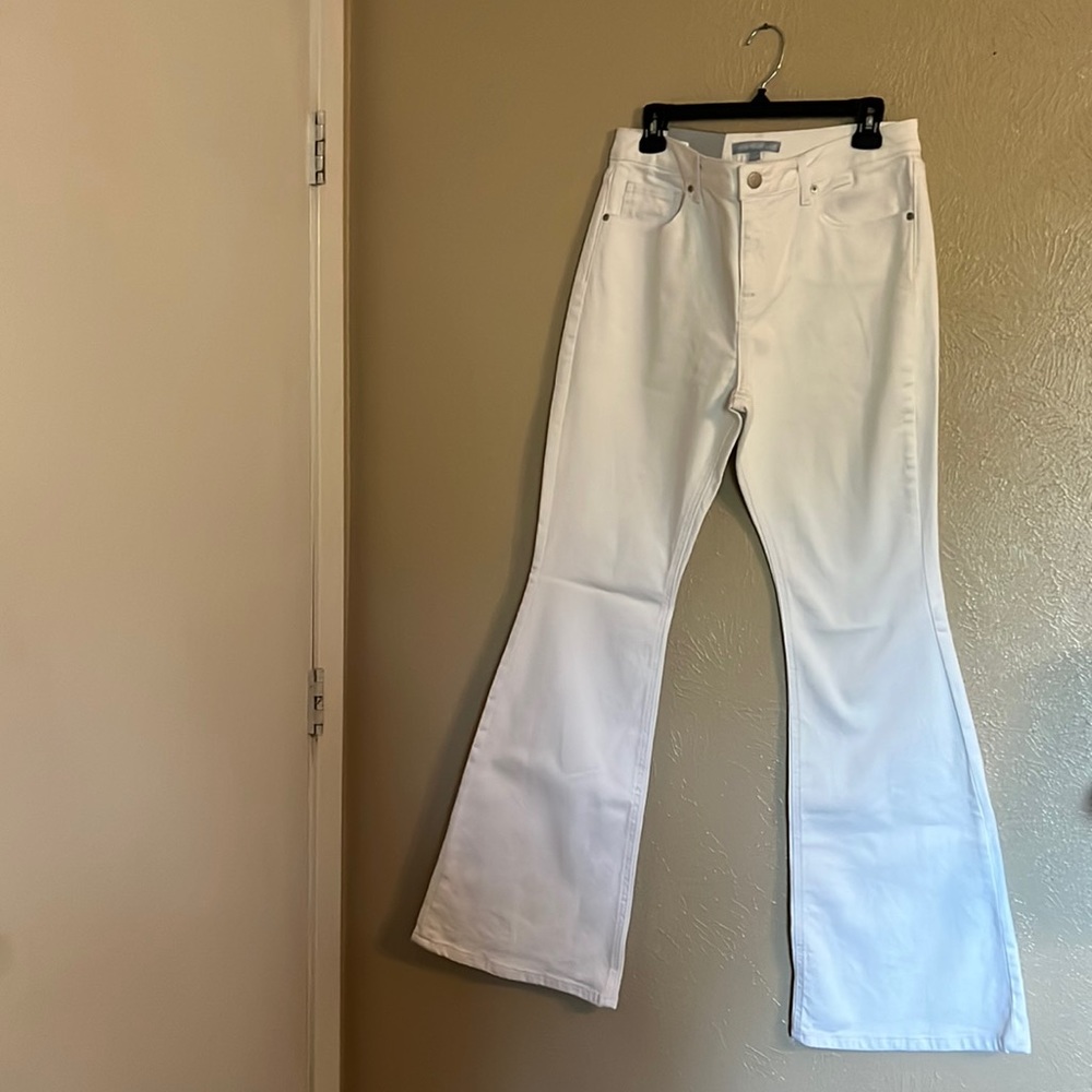 Antonio Melani White flare jeans size 32 new